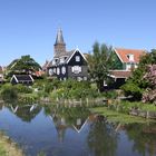 Häuserfront an einer Grachte in Marken (Holland)