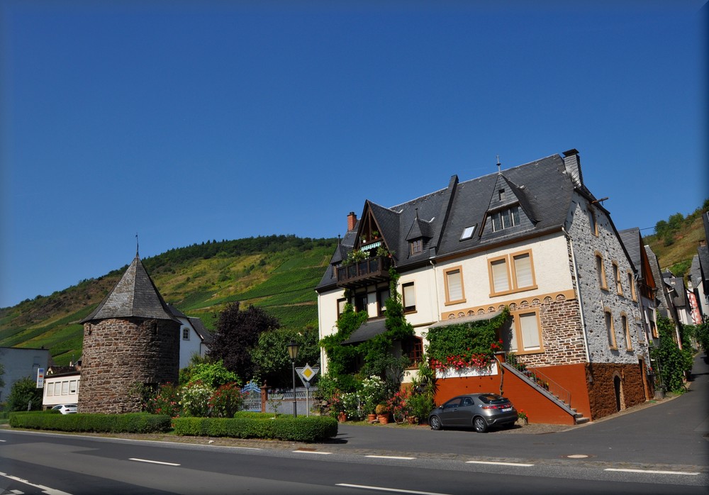 Häuserguppe am Oberturm in Ediger-Eller