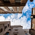 Häuserschlucht Blick nach oben_Lenbachplatz_München_1