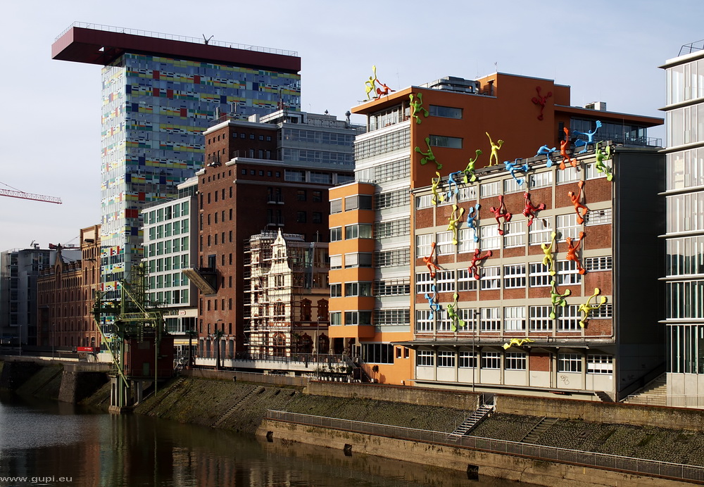 Häuserzeile im Medienhafen D'dorf