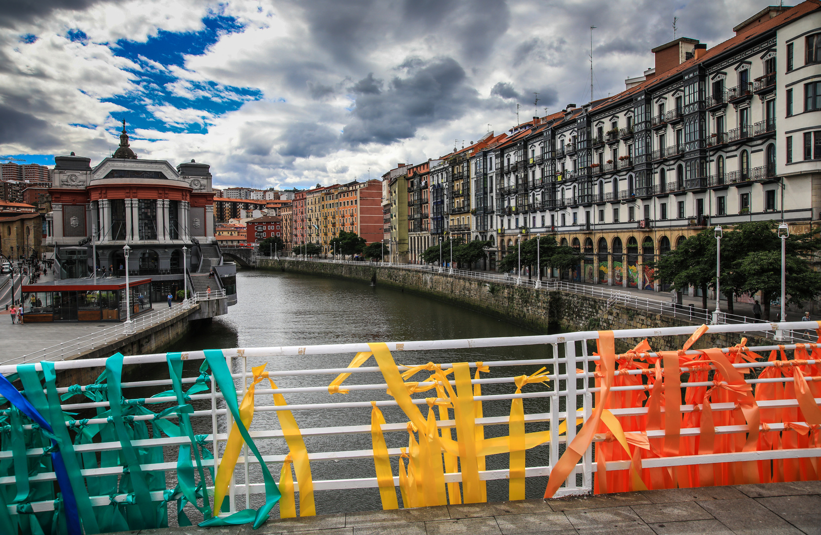 Häuserzeile in Bilbao