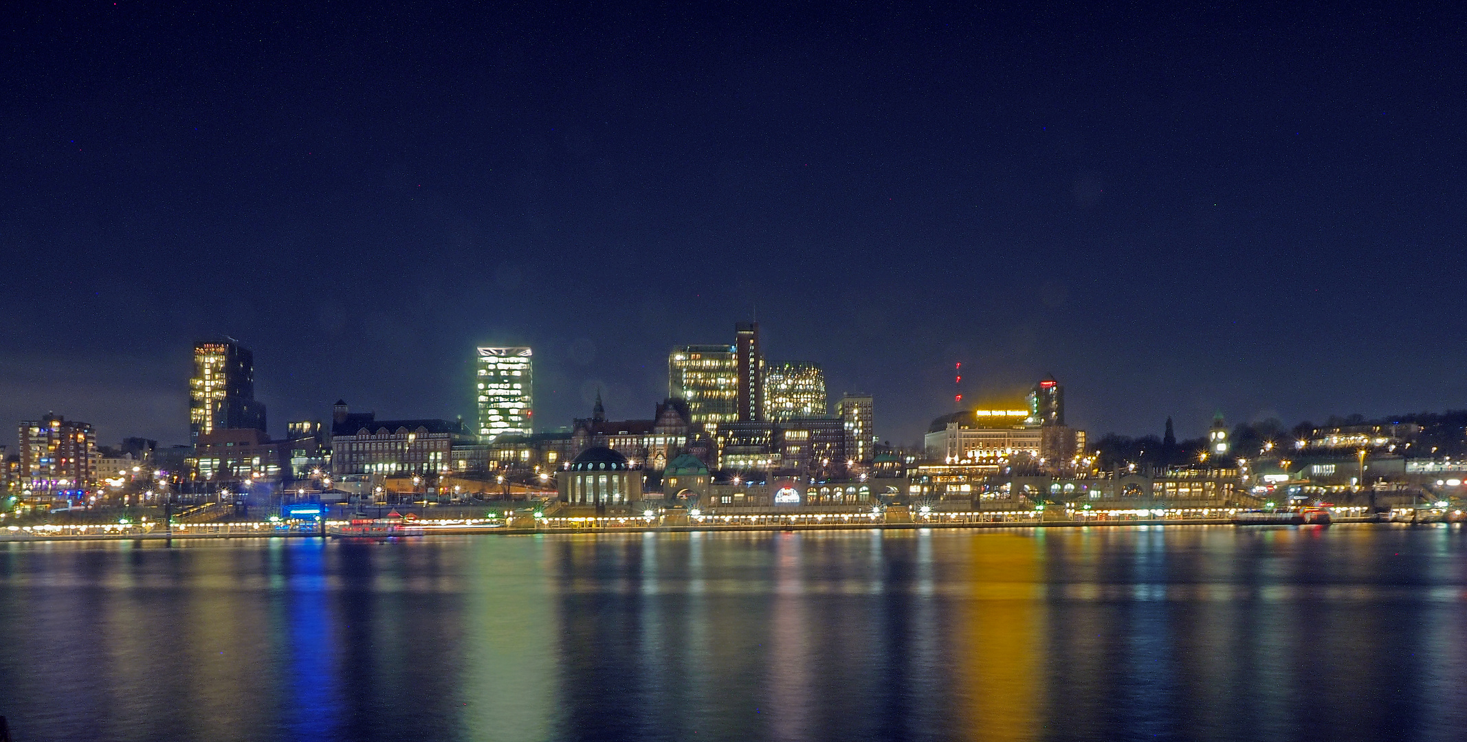 Hafen am Abend - Hafenskyline von Steinwerde aufgenommen