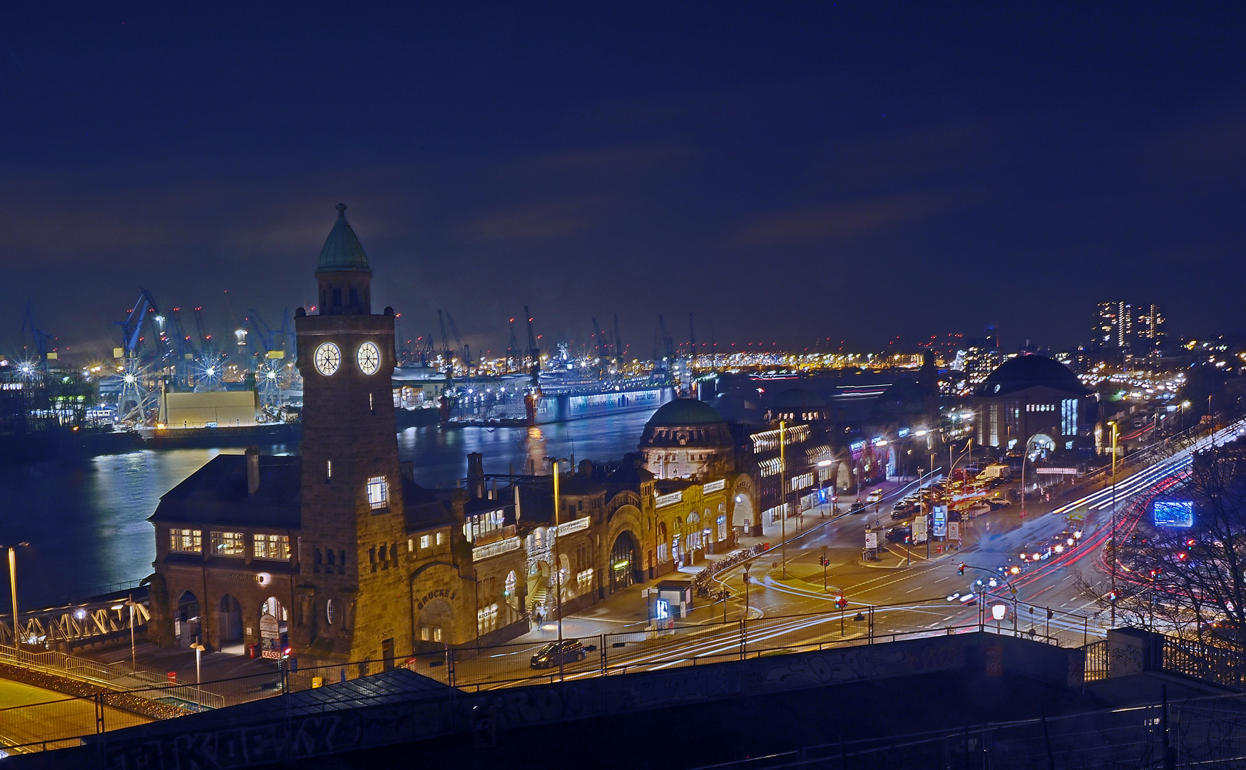 Hafen am Abend - St. Pauli Landungsbrücken_2