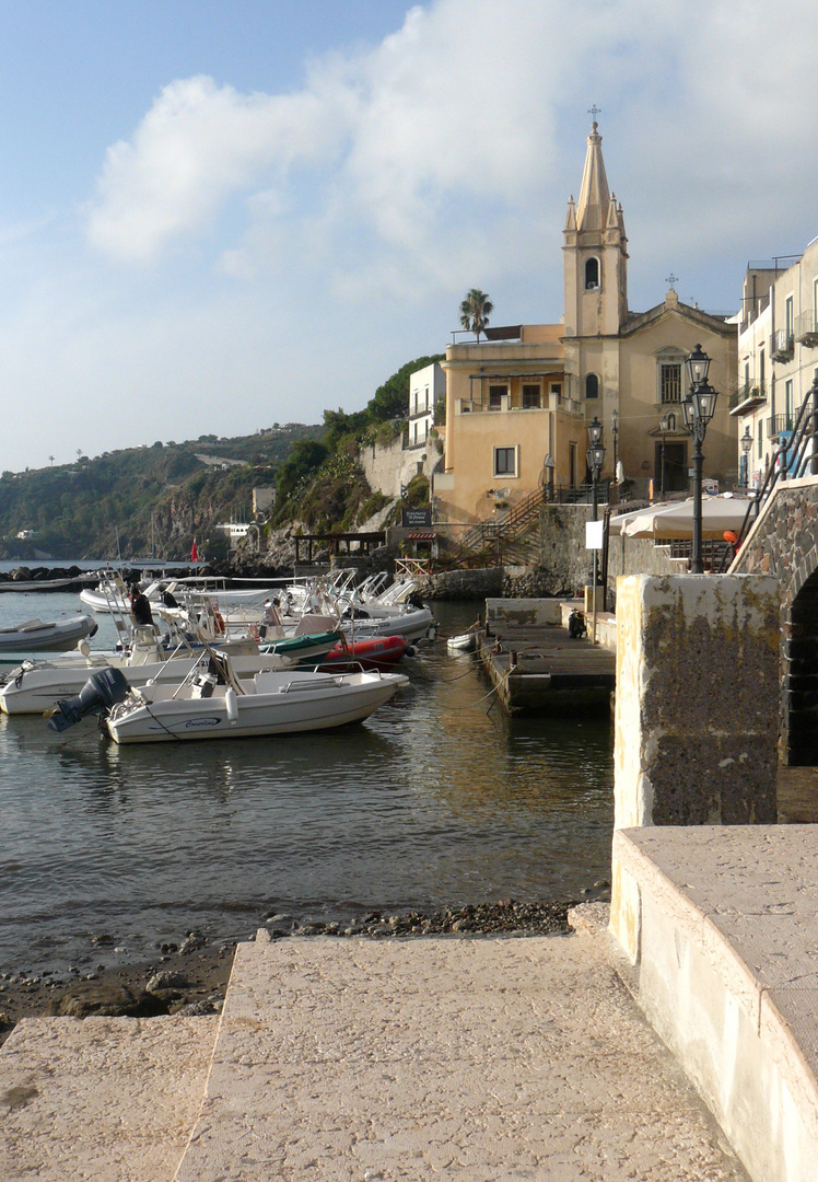 Hafen auf Lipari