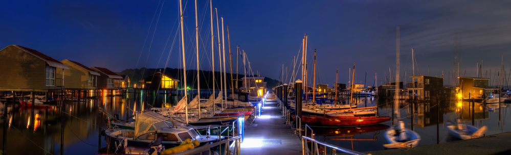 Hafen auf Rügen bei Nacht