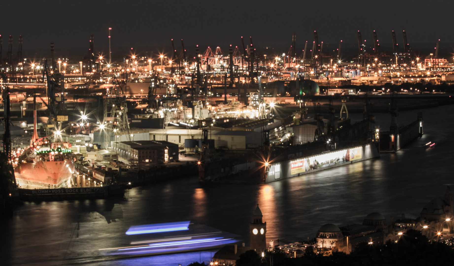 Hafen bei Nacht