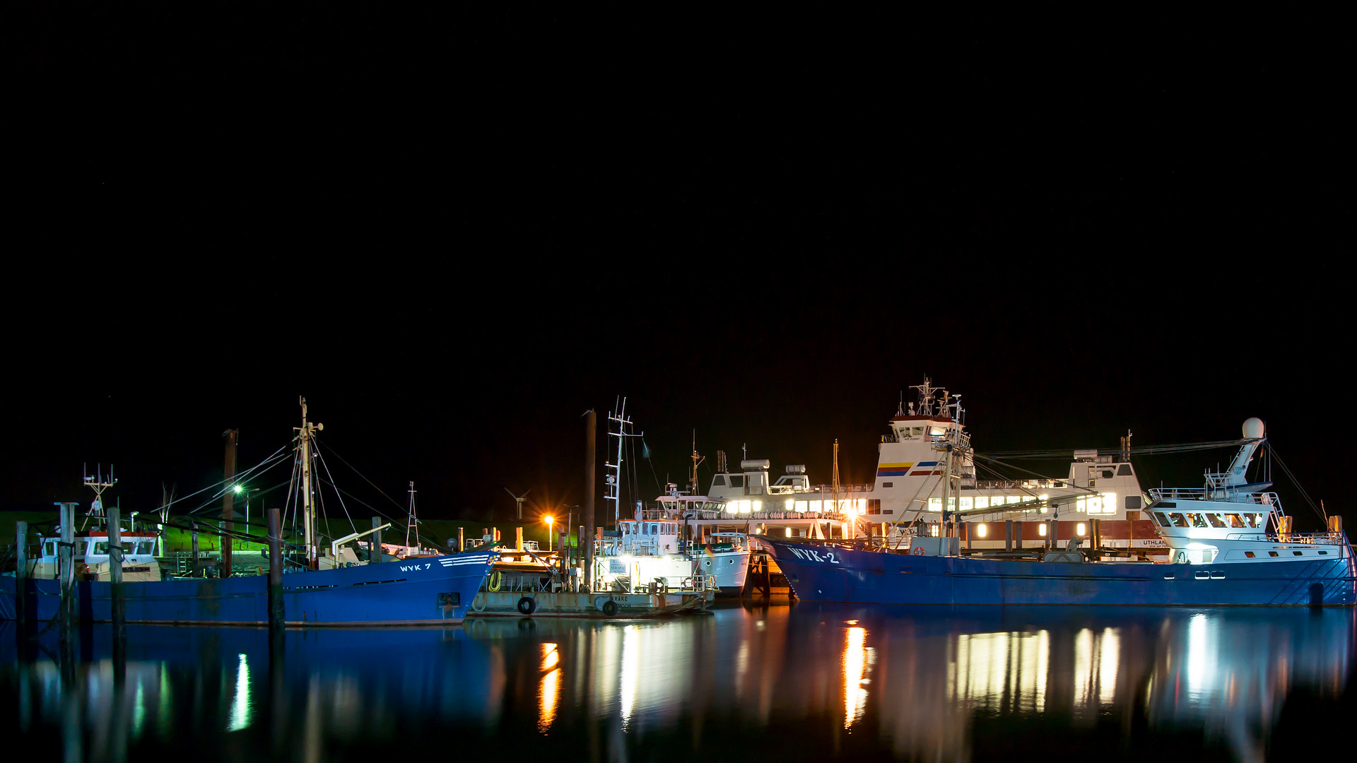 Hafen bei Nacht