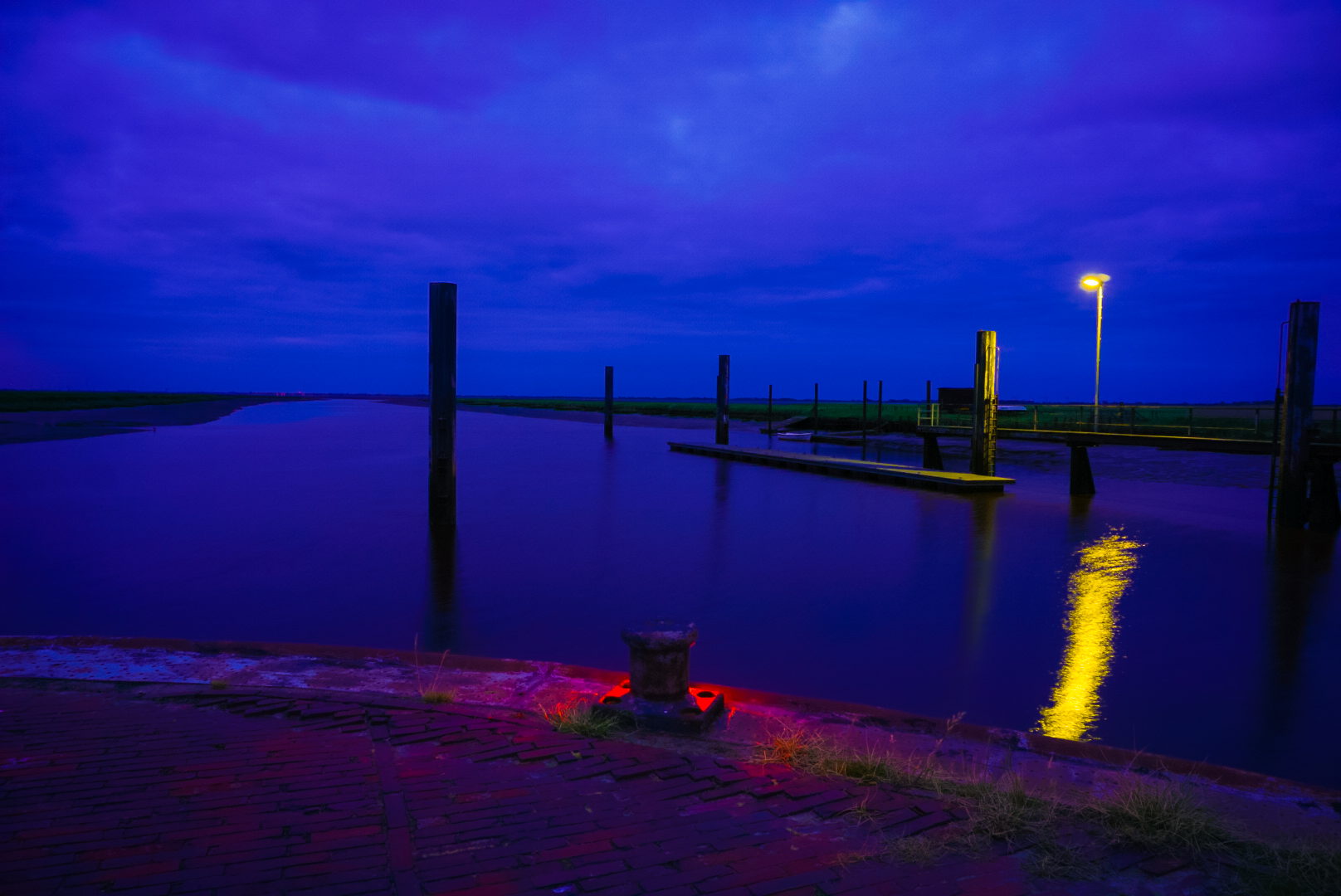 Hafen bei Nacht