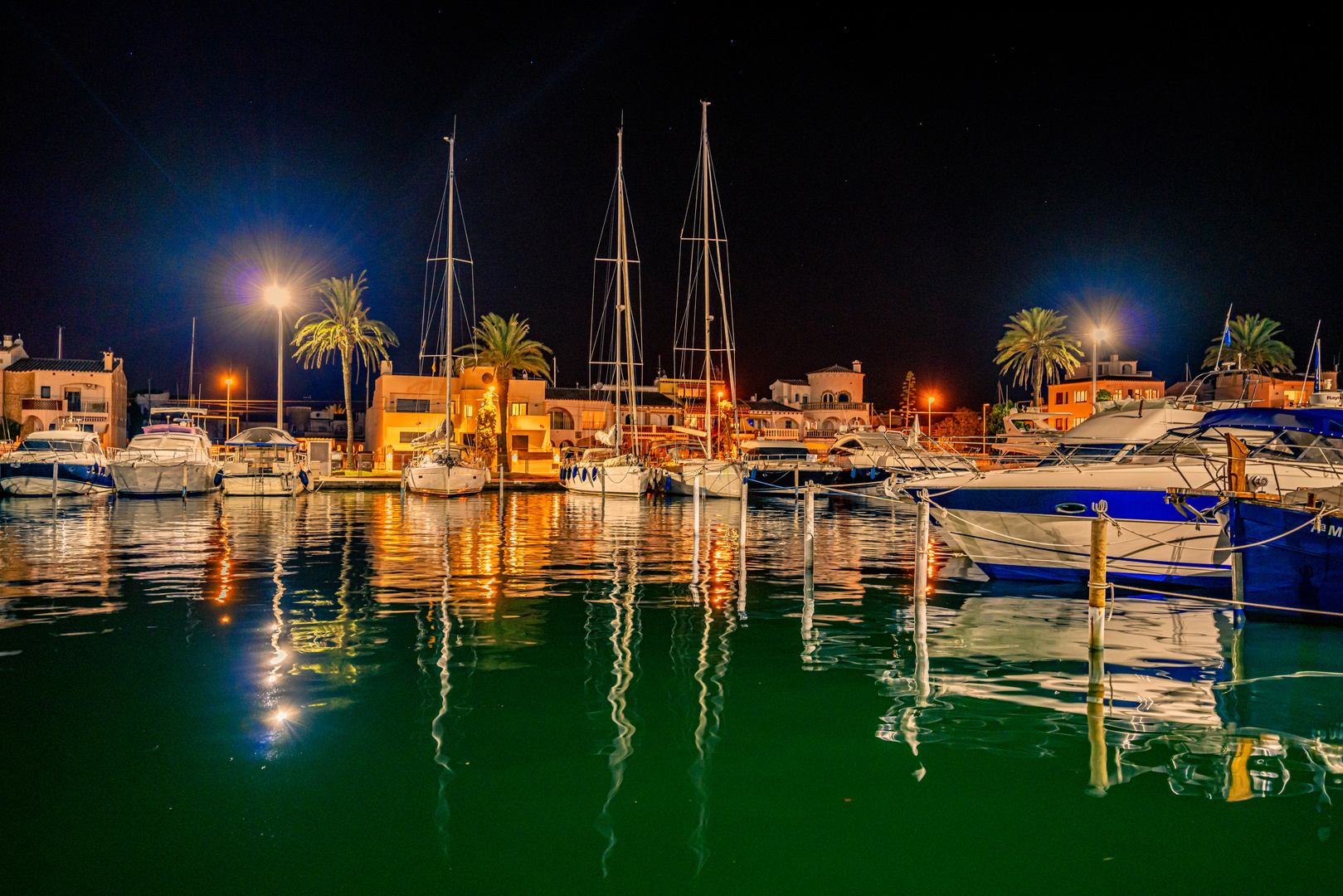 Hafen  bei Nacht 