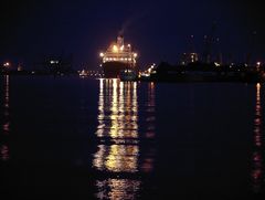 Hafen bei Nacht