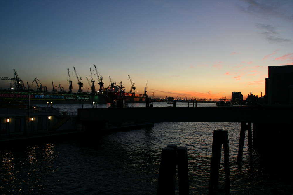 Hafen bei Nacht