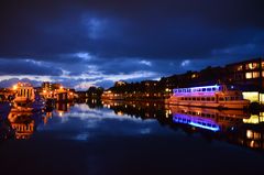 Hafen bei Nacht