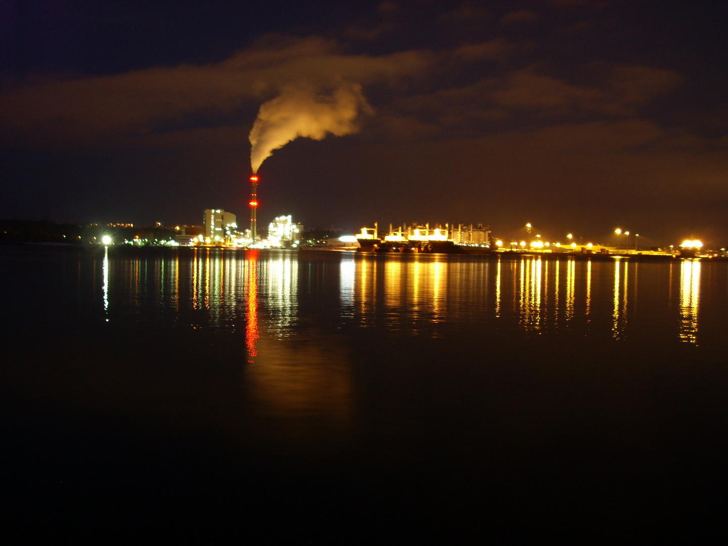 Hafen bei Nacht