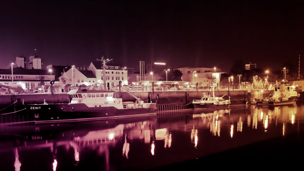 hafen bei nacht von Macbeatz 