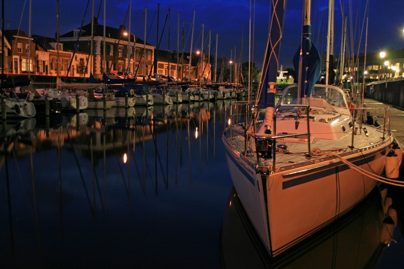 Hafen bei Nacht