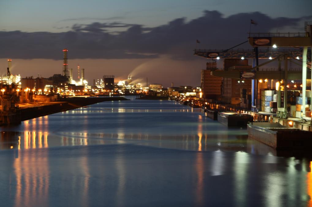 Hafen bei Nacht