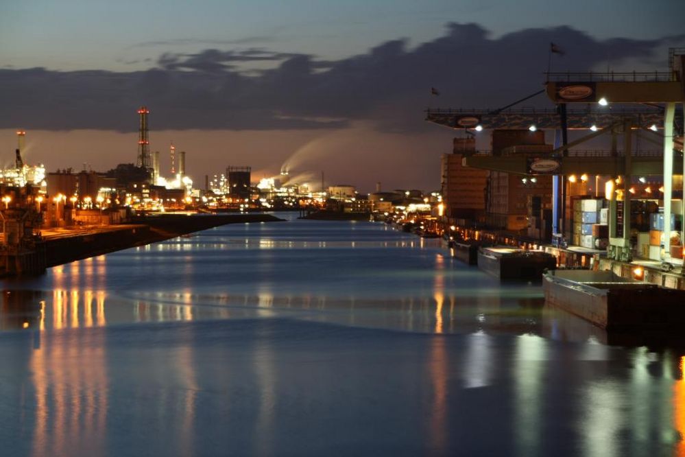 Hafen bei Nacht