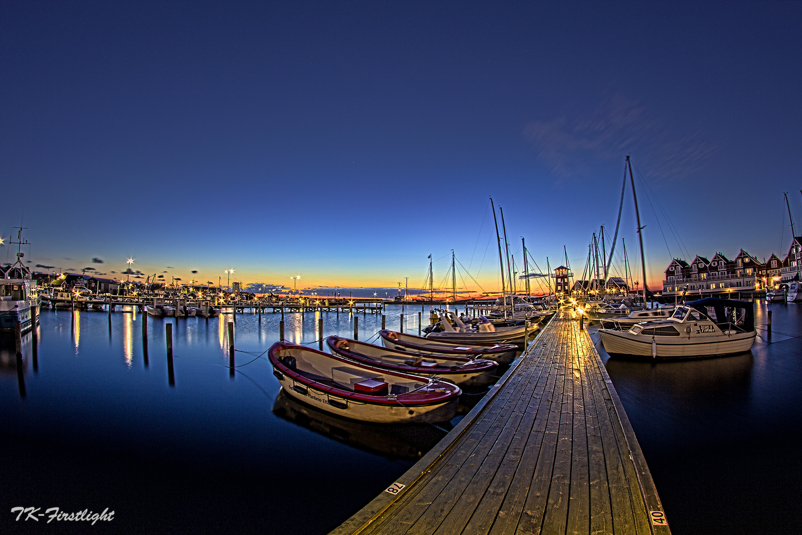 Hafen bei Nacht