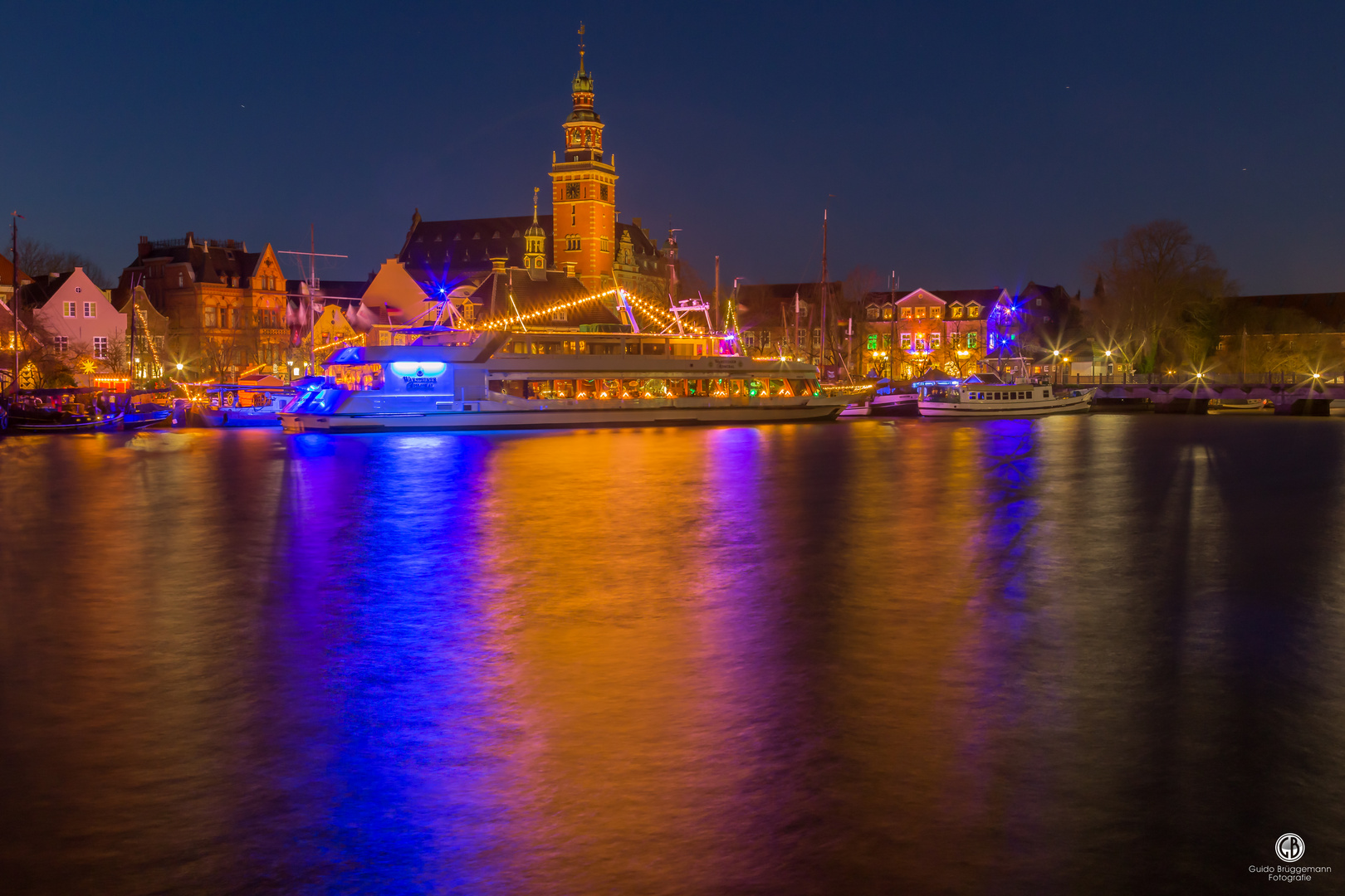 Hafen bei Nacht