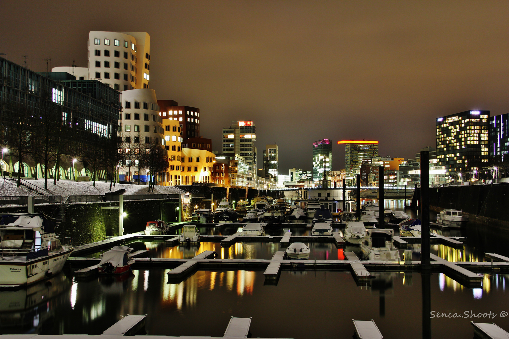 Hafen bei Nacht