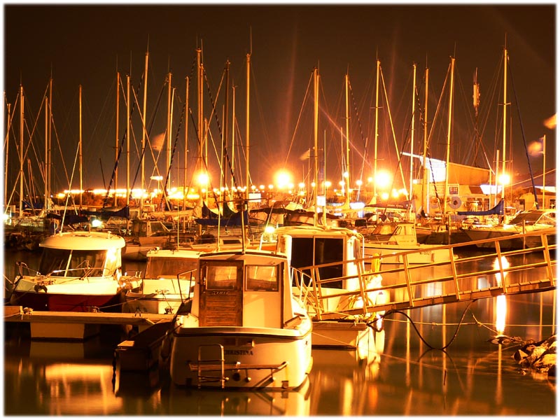 Hafen bei Nacht