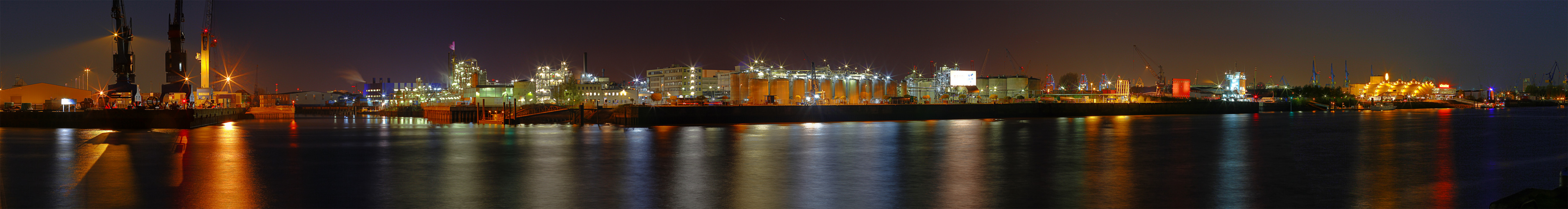 Hafen bei Nacht