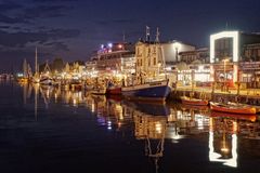 Hafen bei Nacht