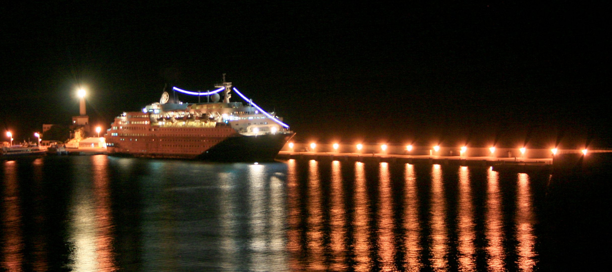 Hafen bei Nacht