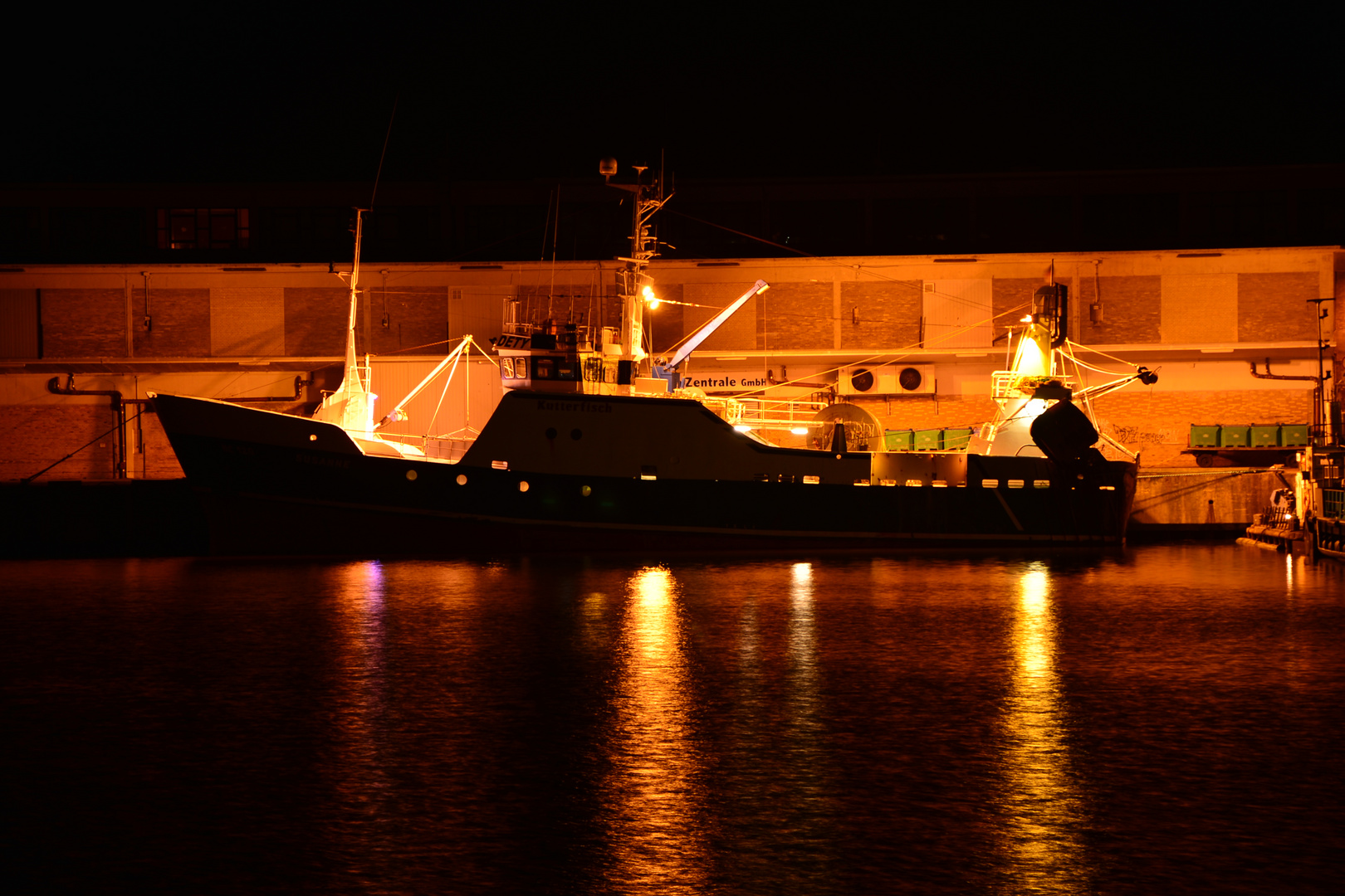 Hafen bei Nacht