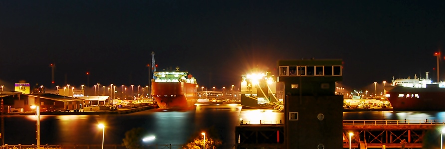 Hafen bei Nacht in Bremerhaven