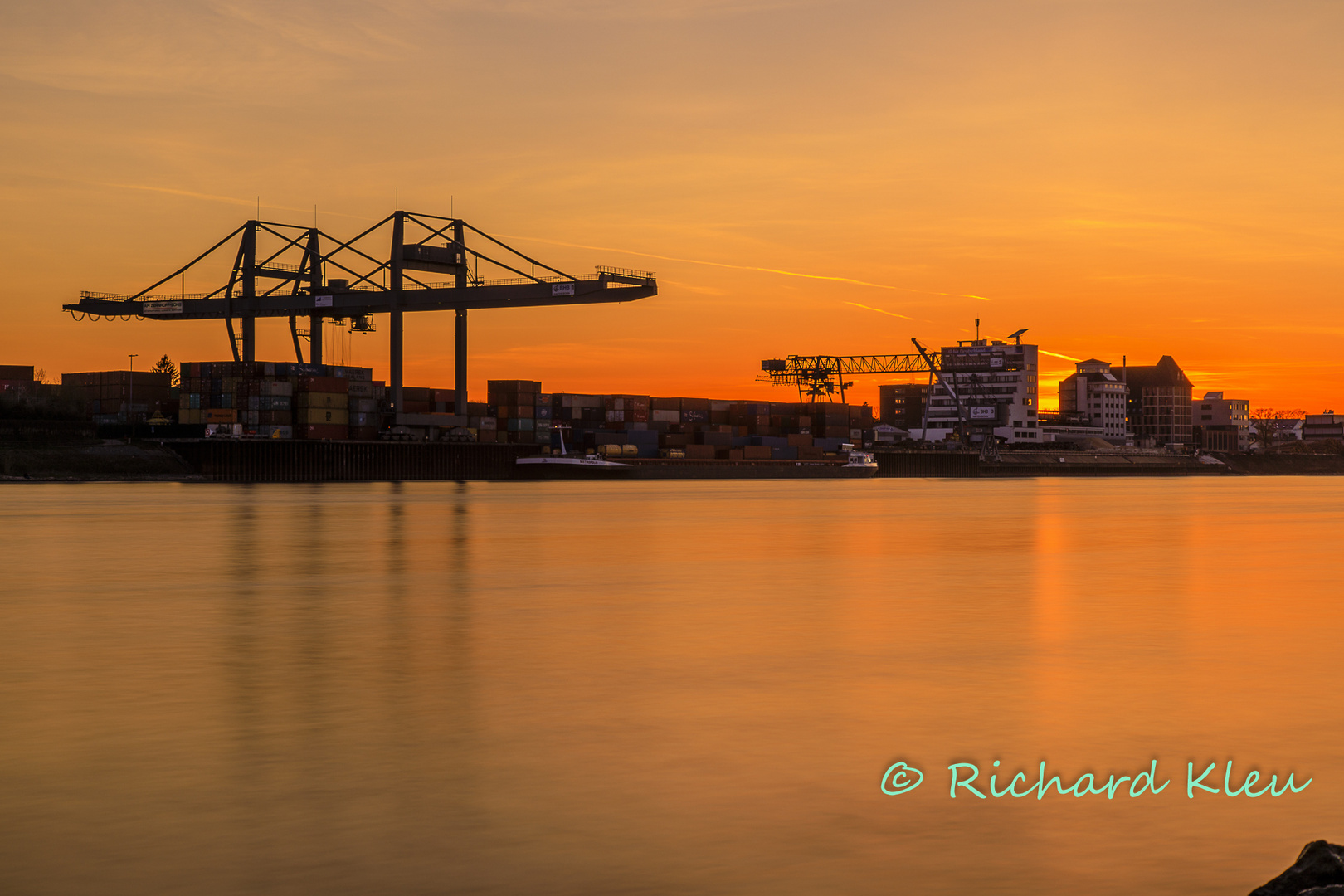 Hafen Bonn in Abendstimmung