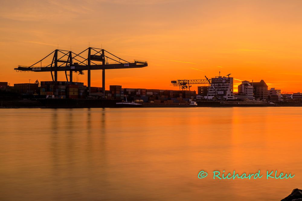 Hafen Bonn in Abendstimmung