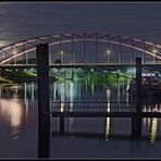 Hafen, Brücke und Mond