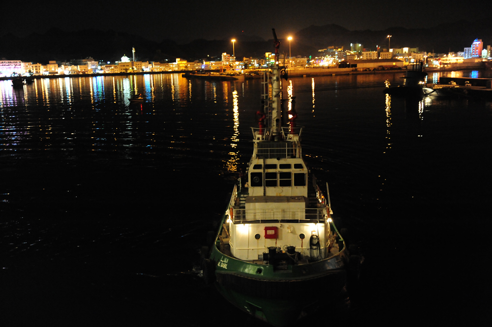 HAFEN BY NIGHT