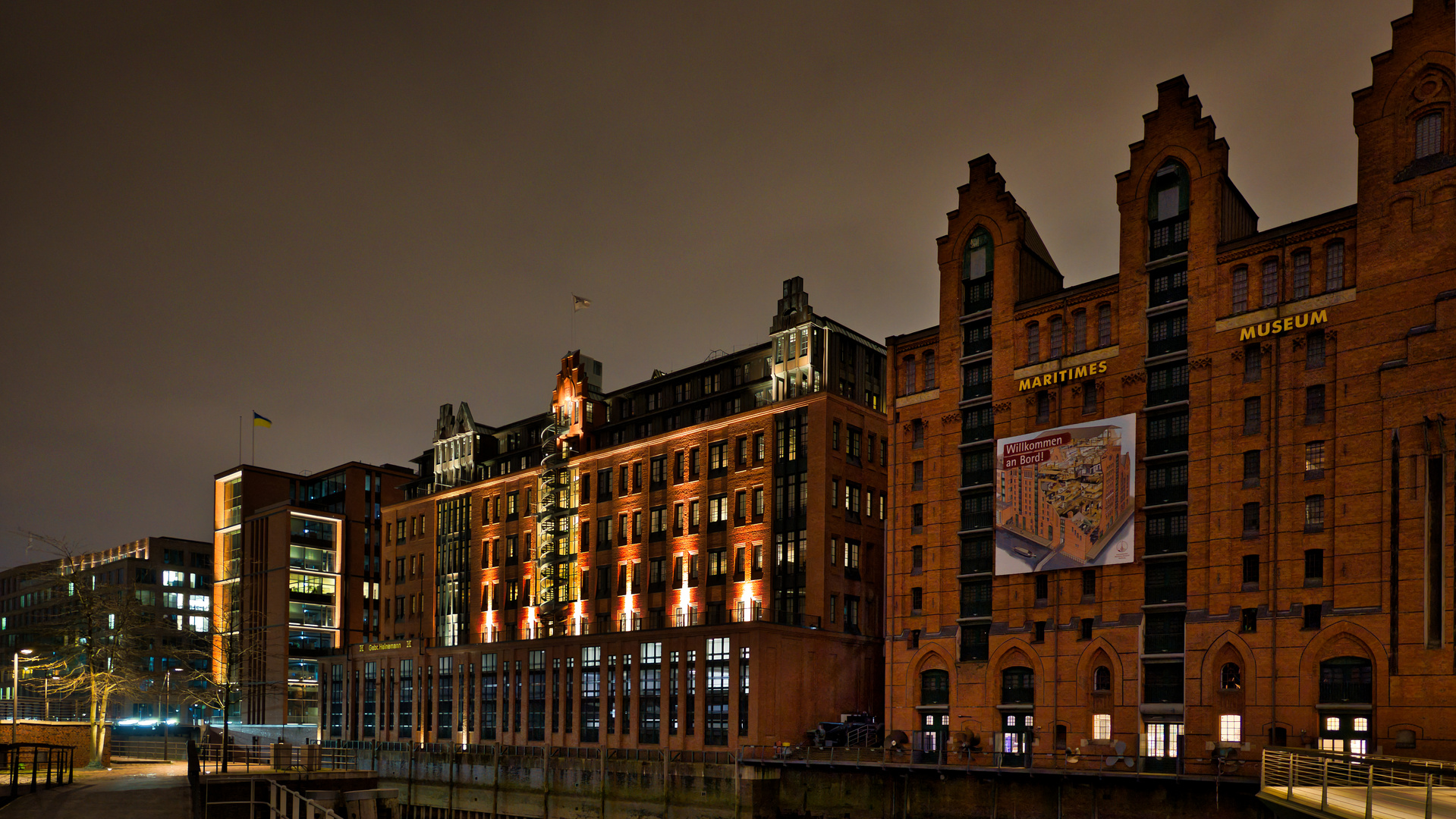 Hafen-City by night...