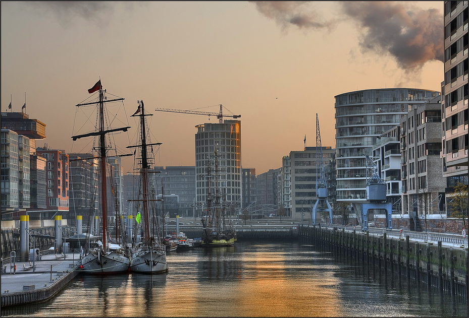 * Hafen-City