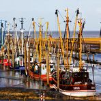 HAFEN DORUM MIT LEUCHTTURM