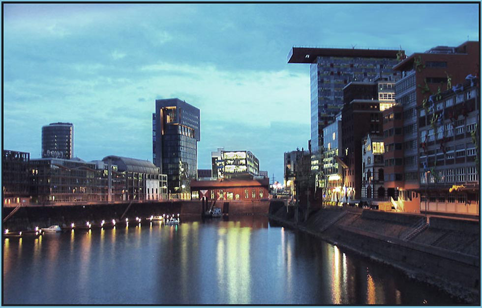 Hafen Duesseldorf Spiegelung