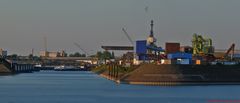 Hafen Duisburg, Blick auf die Schrottinsel. / HDR