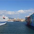 Hafen Genua - Warten auf die Fähre