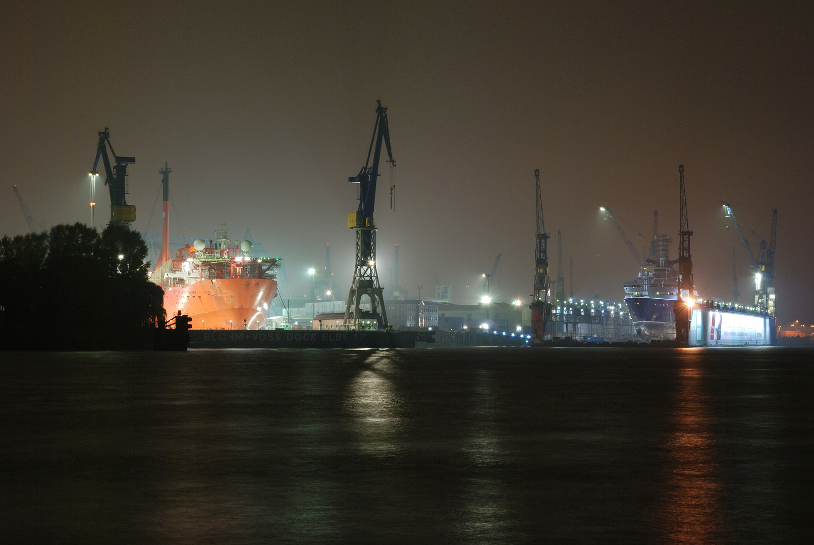 Hafen Hamburg bei Nacht