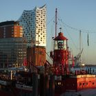 Hafen Hamburg. Feuerschiff mit Elbphilharmonie.