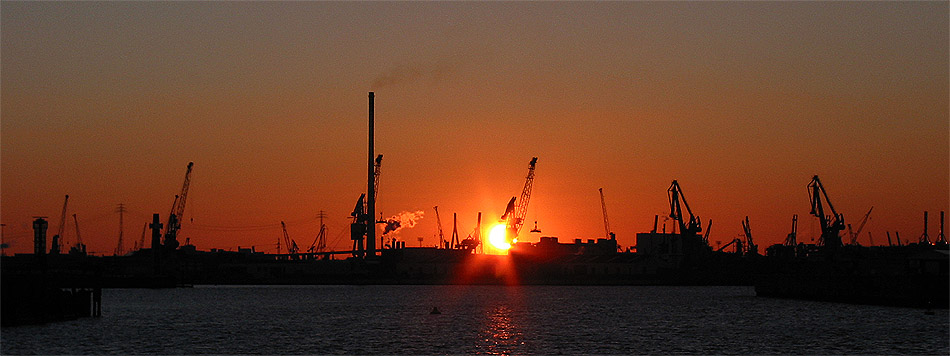 Hafen Hamburg im Sonnenuntergang