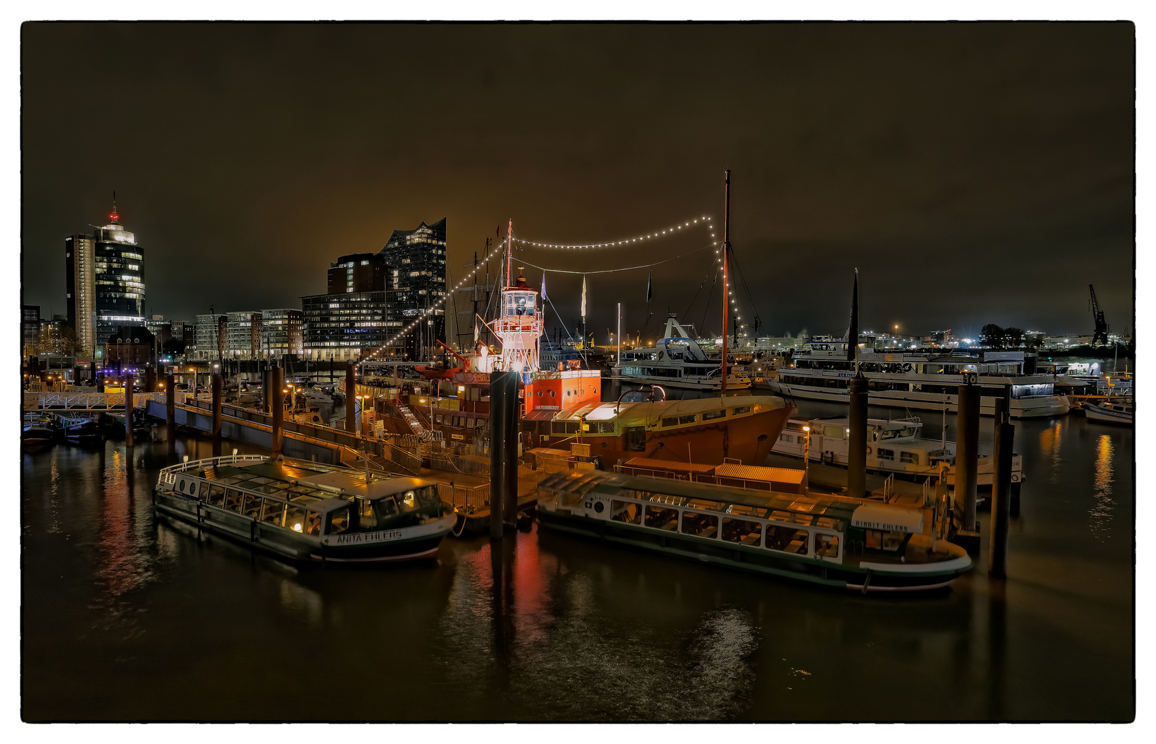 Hafen Hamburg in der Nacht