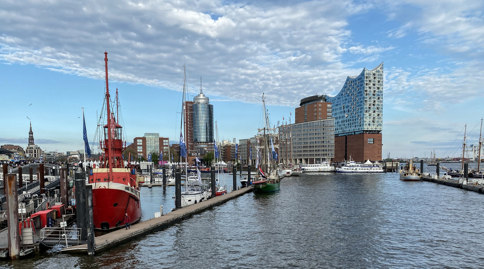 Hafen Hamburg mit Elphi