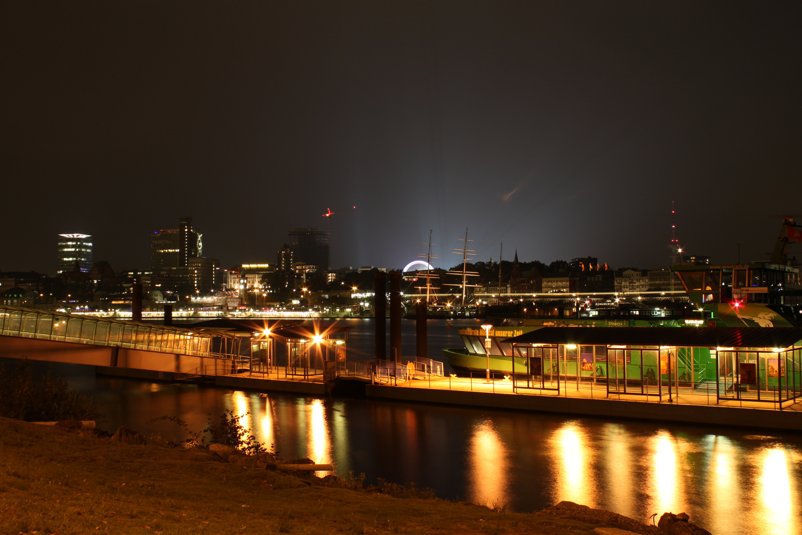 Hafen Hamburg mit Riesenrad