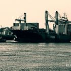 Hafen Hamburg - Schlepper auf der Elbe