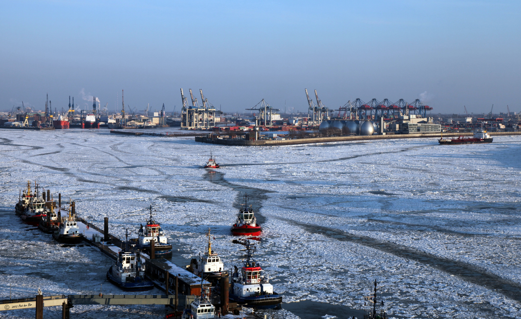 Hafen Hamburg unter Eis