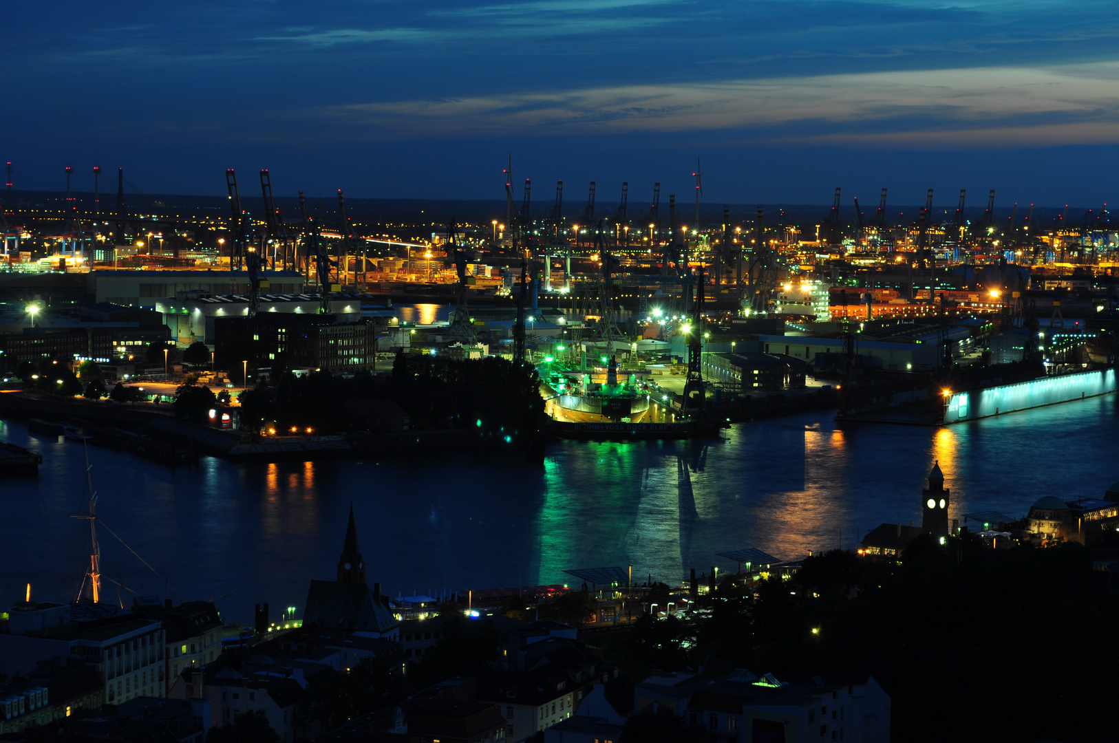 Hafen Hamburg vom Michel fotografiert