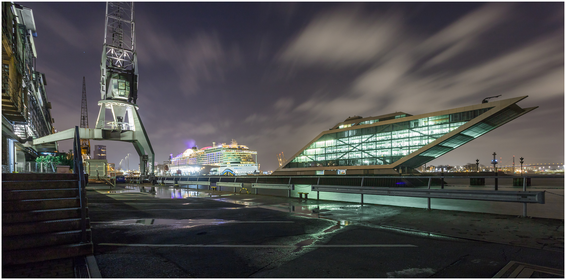 Hafen HH: Cruise Center Altona / Dockland / AIDAprima